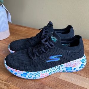 Skechers Womens Go Run Athletic Shoes Size 7